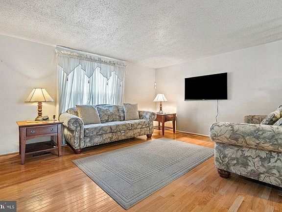 4th image of 8111 Brown Ct