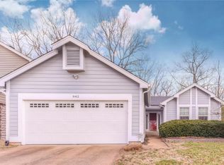 842 Ginger Wood Ct, Ballwin, MO