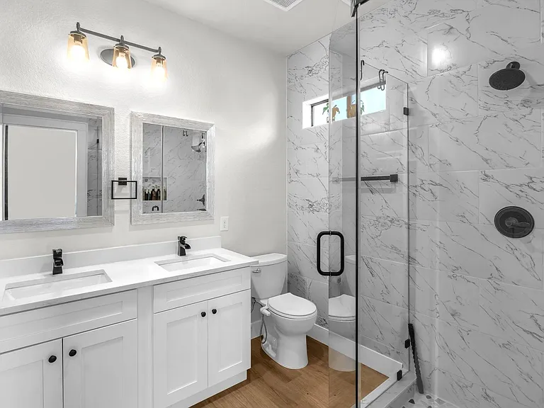 554 E Mitchell St — Photo 18