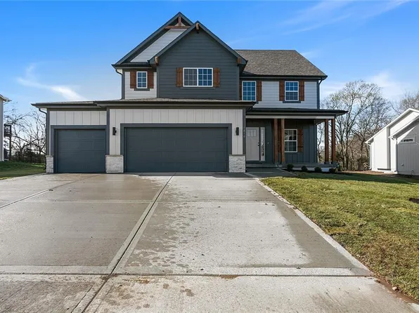 1810 Alpine Dr, Pleasant Hill, MO 64080