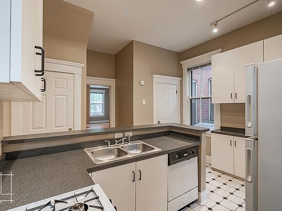 4th image of 40 W Hubbard Ave #40