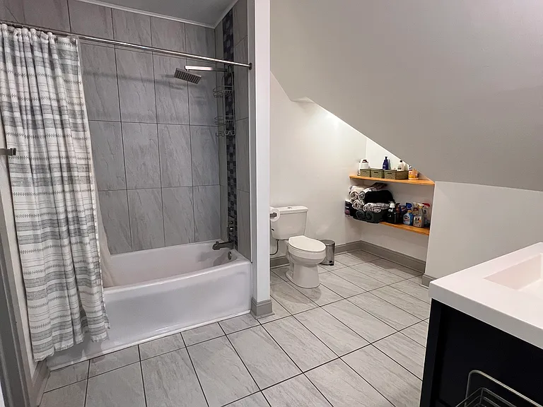 Primary bath with built-in unit heater