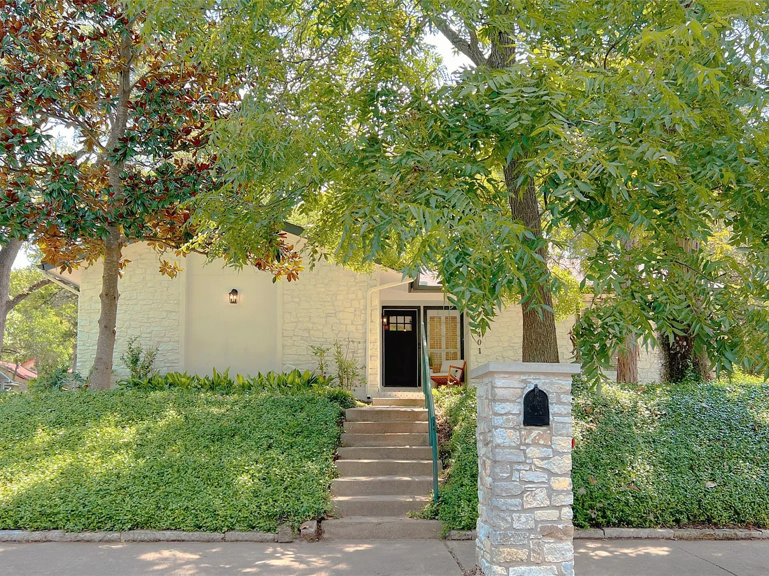 4 bed, 2.0 bath, 1706 sqft, $3,990 — Photo 4