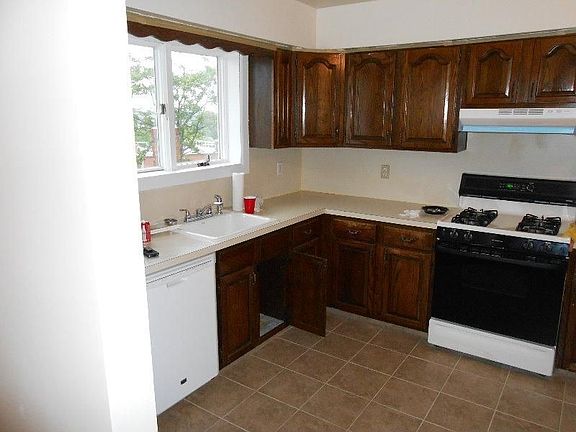 4th image of 125 Donley Ave