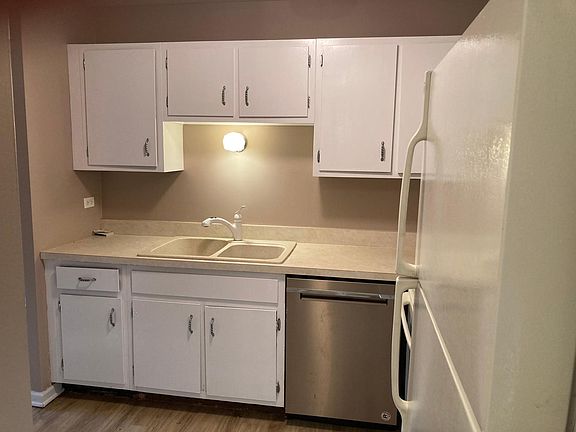 4th image of 425 Walnut Creek Ln Unit 1102