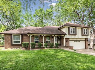 9613 Forest Ave, Clive, IA 50325