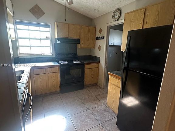 4th image of 1590 Royal Forest Ct