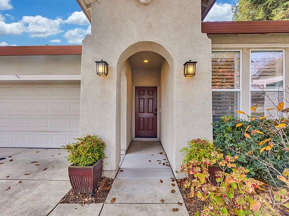 4th image of 191 Pelican Bay Cir