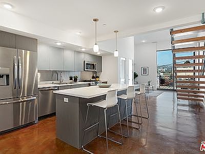 2nd image of 654 N Virgil Ave #314