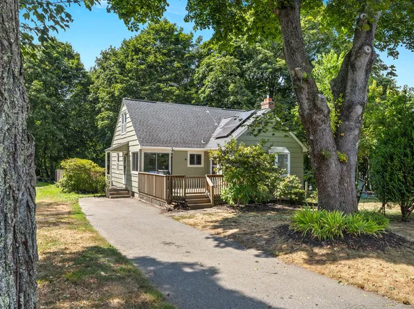 24 Pine Street, Waterford, CT 06385