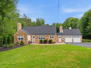 1820 Kent Rd, Upper St Clair, PA 15241