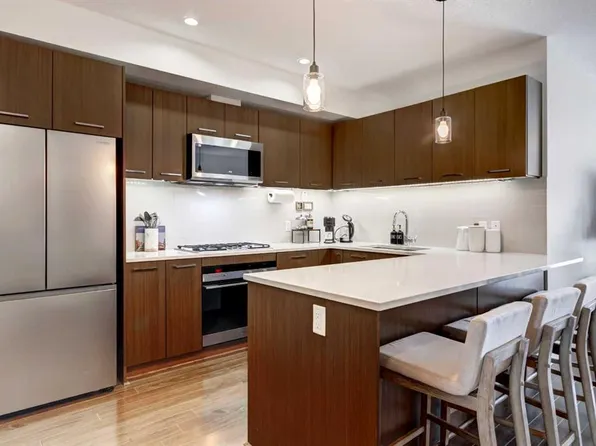 323 N 20th Ave SW #214, Calgary, AB T2S 2G5