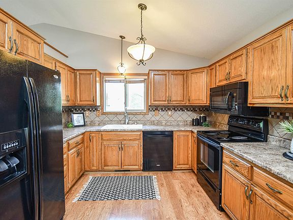 2nd image of 204 W Birchwood Dr