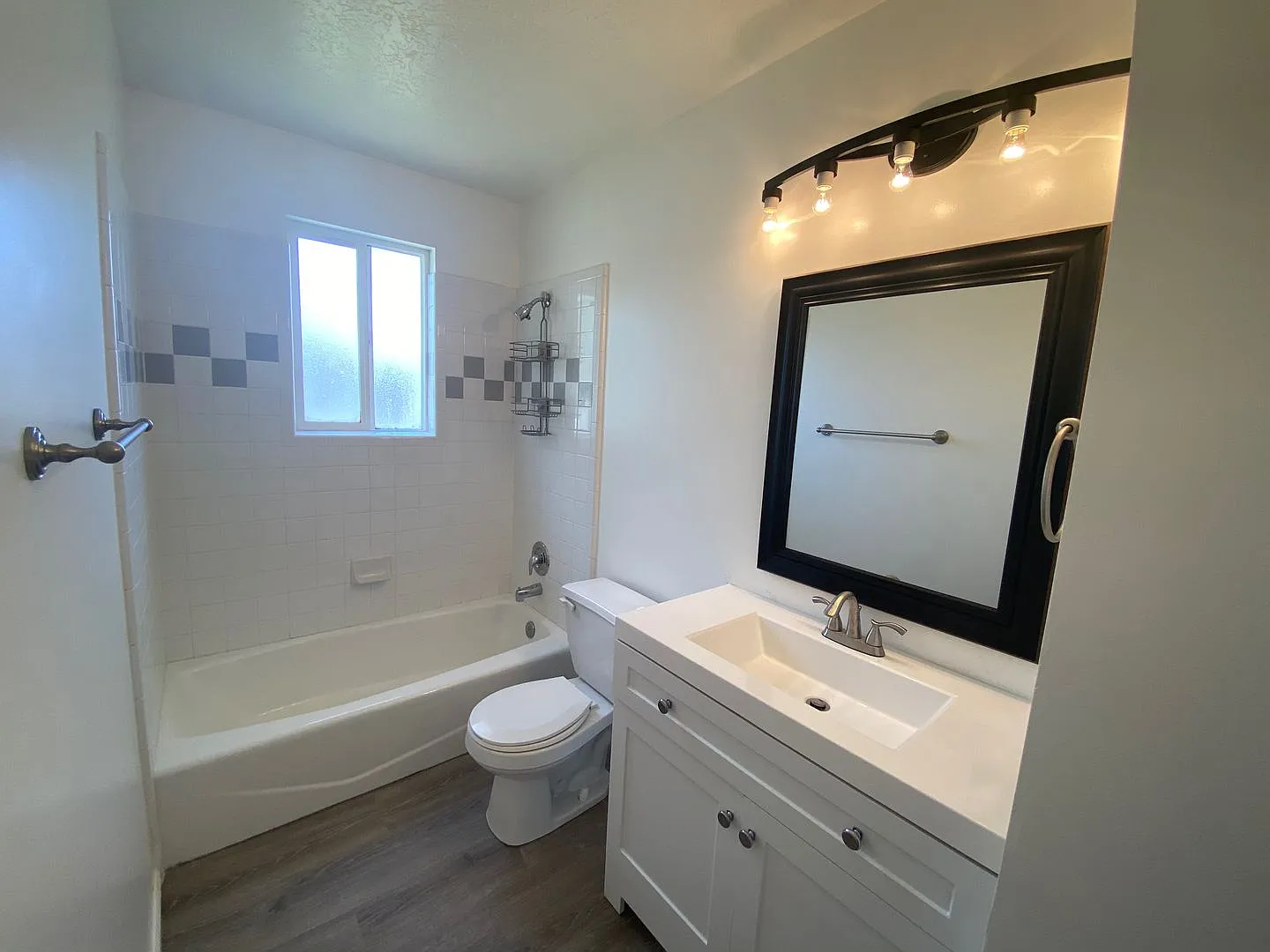 Beautiful 4 bedroom Home in Clinton — Photo 4