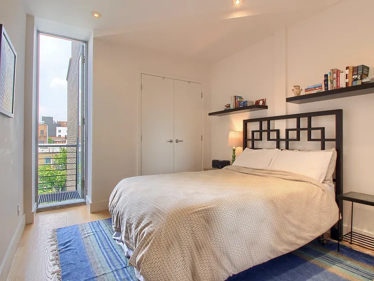 225 Maujer St #PHB — Photo 12