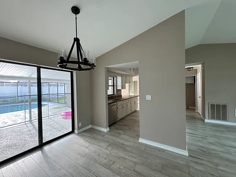 270 Arbor Dr W — Photo 5