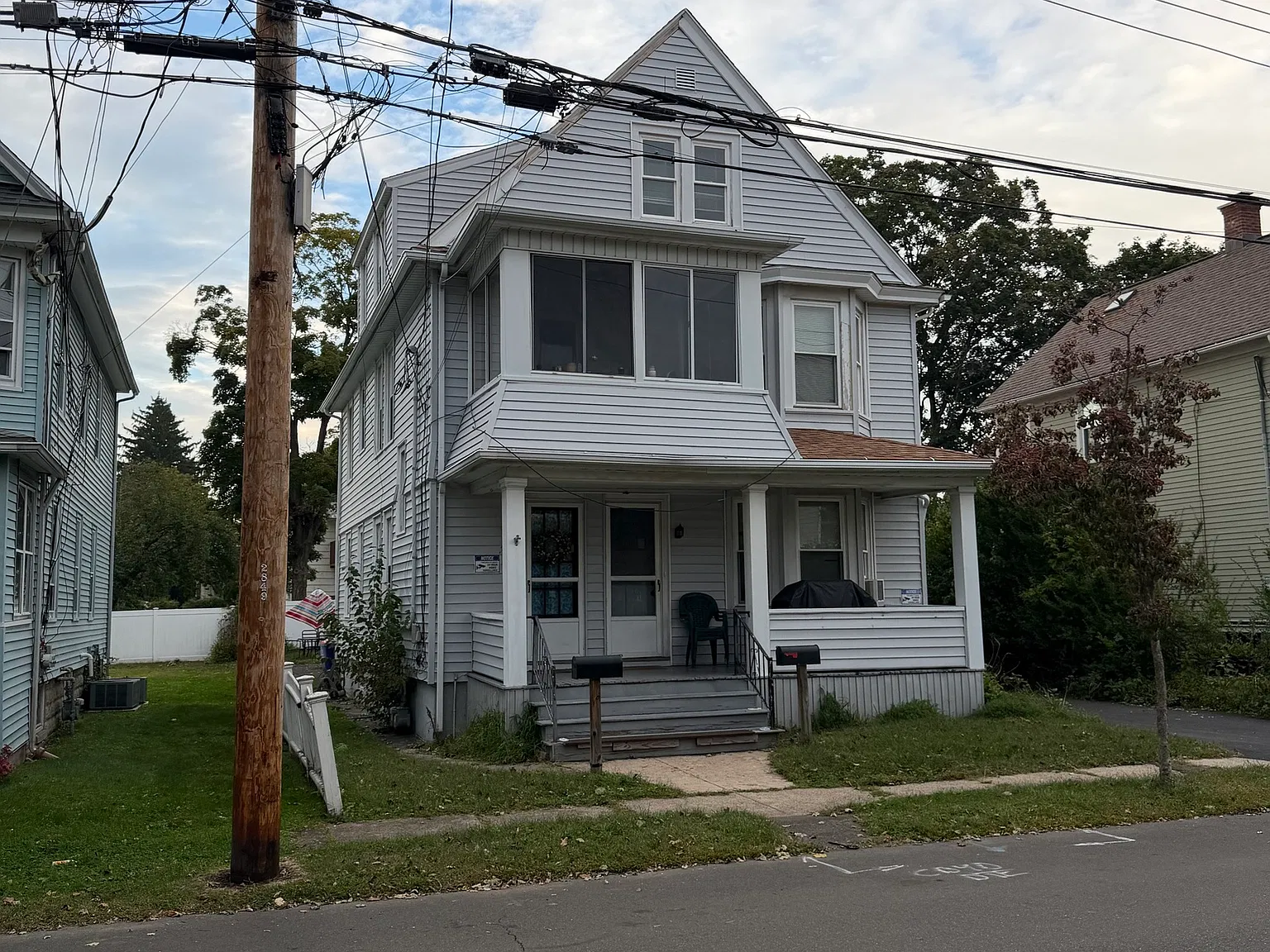 4 bed, 2.0 bath, 1800 sqft, $3,200 — Photo 2