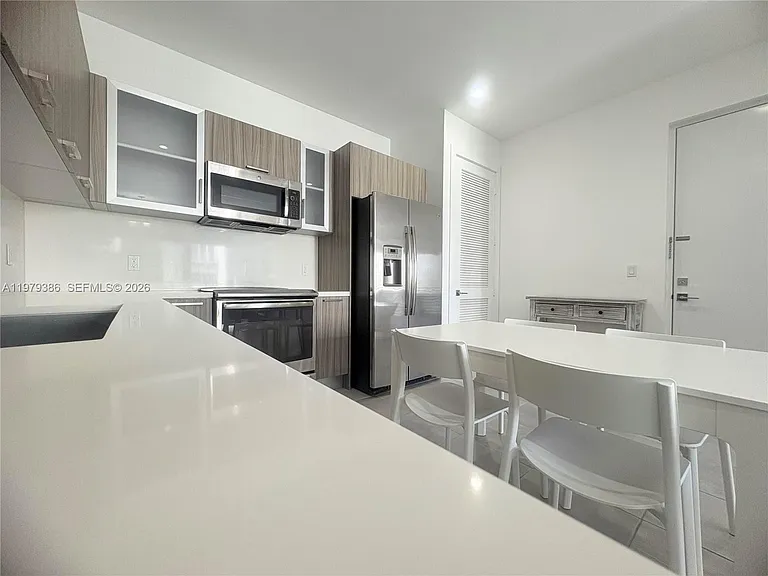 1045 NE 18th Ave #304 — Photo 9