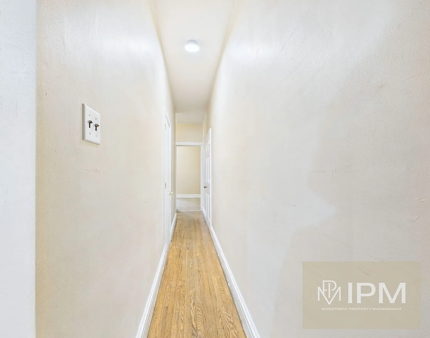 515 W King St — Photo 3