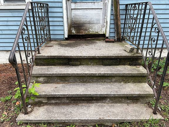 4th image of 178 Colby Ave