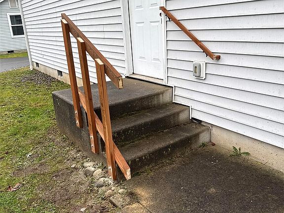 3rd image of 4925 41st Lane SE