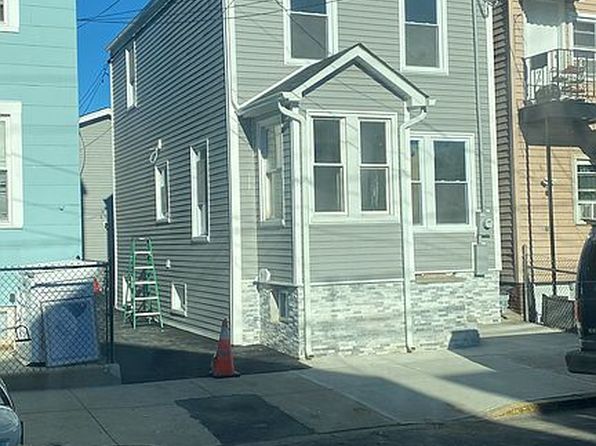 344 John St
