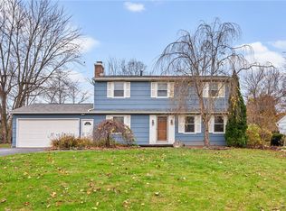 27 Squirrels Heath Rd, Fairport, NY 14450