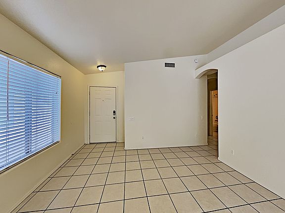 4th image of 550 W Bluefield Ave