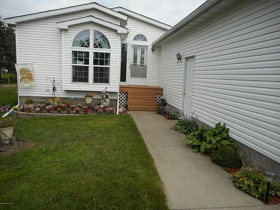 3rd image of 402 N Broadway Ave