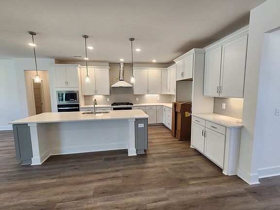 4th image of 484 Brownstone St Lot 33