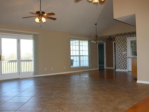 4th image of 2858 Bradford Way