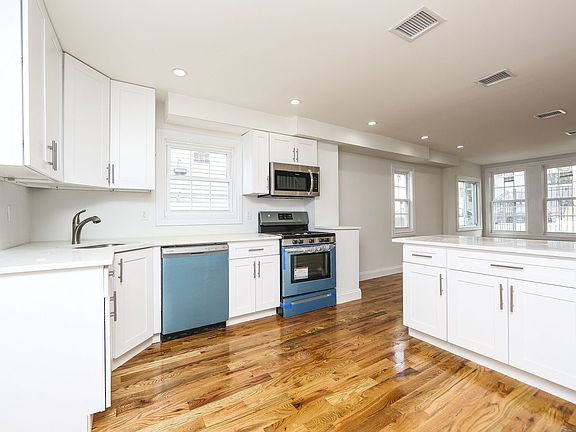 2nd image of 3065 Heath Ave