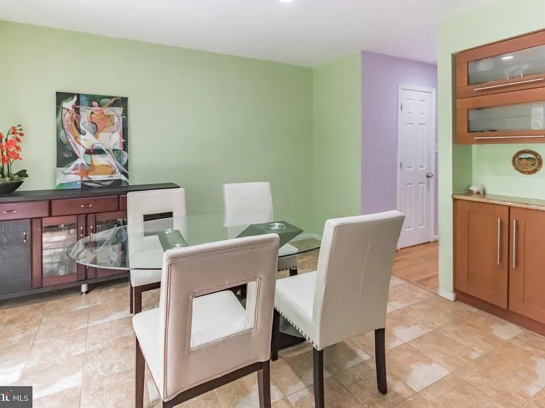 604 Hillary Ct — Photo 14