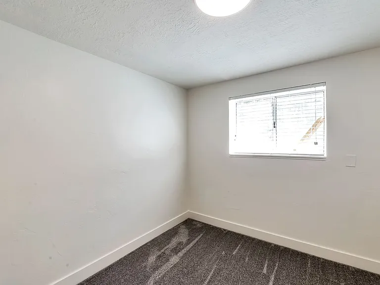 2151 W 300 N — Photo 25
