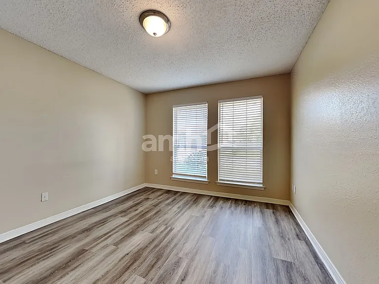 9215 Hawkeye Dr — Photo 17