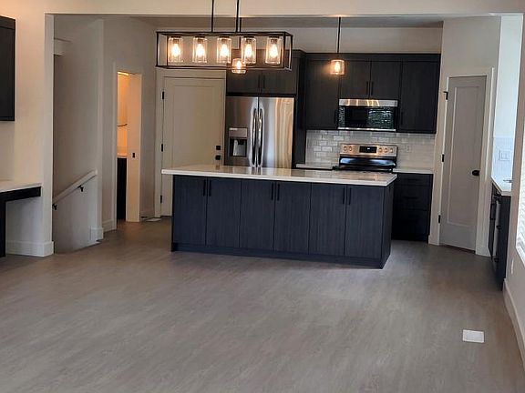 4th image of 1878 W Golden Pond Way