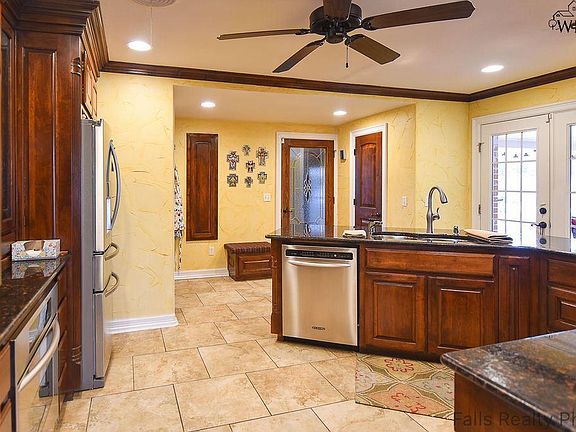 5th image of 2401 Clayton Ln