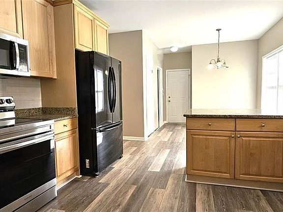 4th image of 3350 Steeple Way