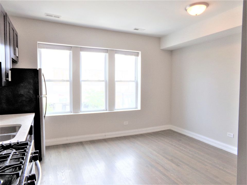 1st image of 4048 N Milwaukee Ave #2
