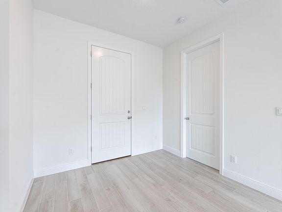 4th image of 3275 Westover Ave SE