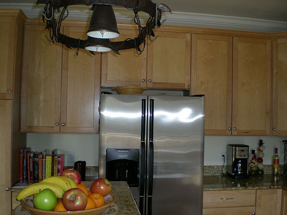 5th image of 1063 Buist Ave
