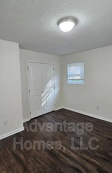 702 N 70th St — Photo 19