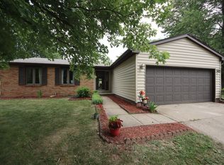 6715 Breeds Hill Dr, Indianapolis, IN 46237
