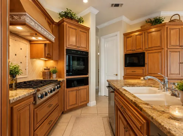 2184 Heritage Dr, Roseville, CA 95678