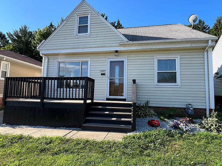 3027 Torrington Ave — Photo 1
