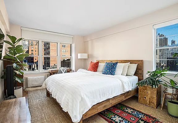 4th image of 120 E 36th St APT 8F