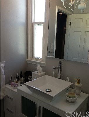 3rd image of 1323 N Hayworth Ave APT H