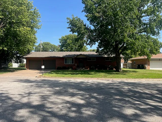 3 bed, 1.5 bath, 1314 sqft, $1,500 — Photo 3