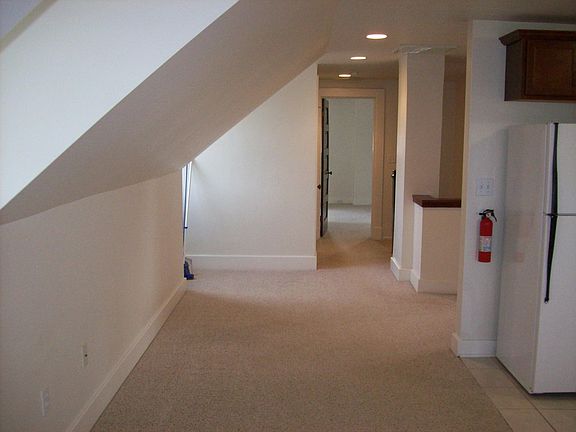 5th image of 2502 Powell Ave APT 4