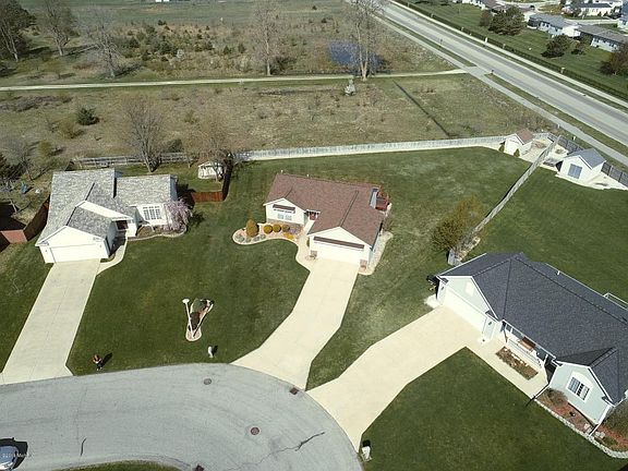 3rd image of 3165 Daybreak Ln
